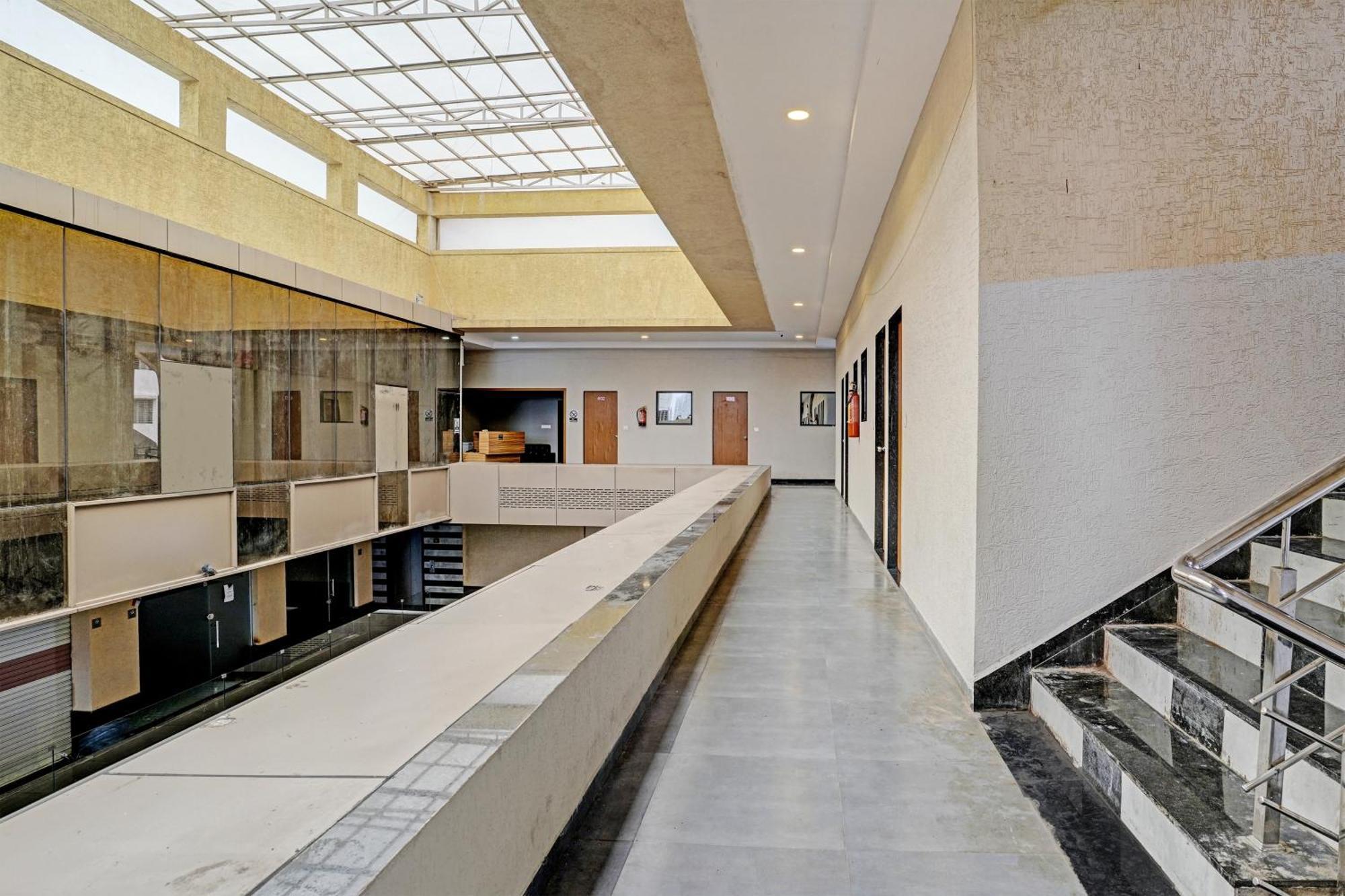 Oyo Flagship Hotel 9 Surat Dış mekan fotoğraf